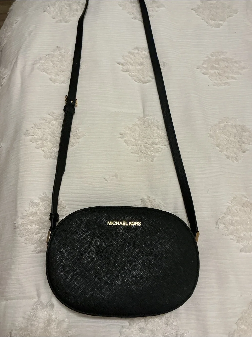 Michael Kors compact oval